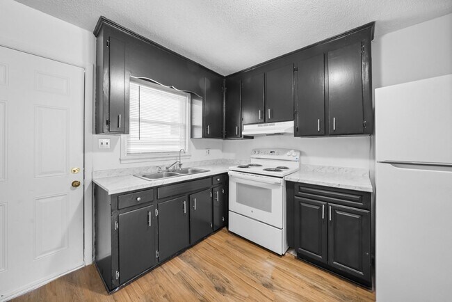 Primary Photo - 335 Railroad St