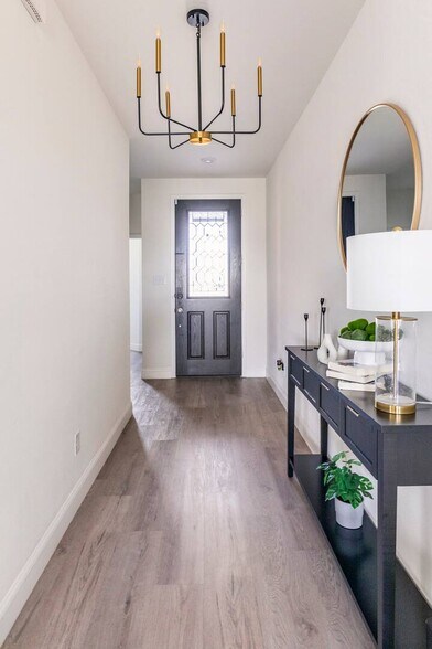 Building Photo - 528 Bronze Forest Dr