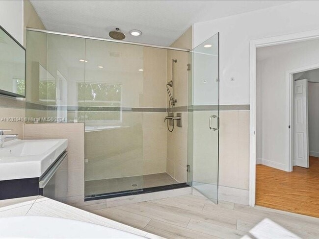 Building Photo - 926 Marina Dr