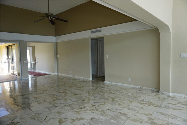 Building Photo - 4511 King Palm Dr