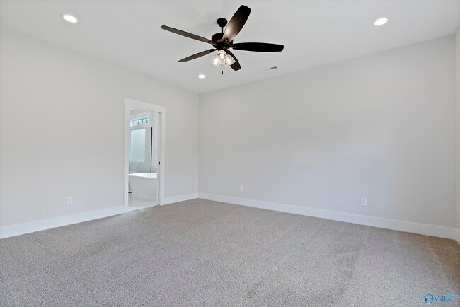 Building Photo - 6605 Waxwood Dr
