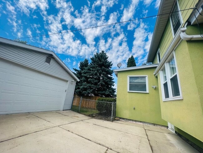 Building Photo - Charming 3-Bedroom Home – Don’t Miss This One