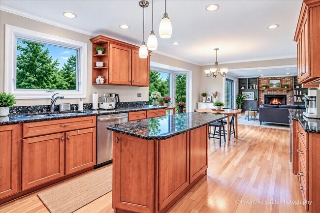 Building Photo - 6201 Sleepy Hollow Ln