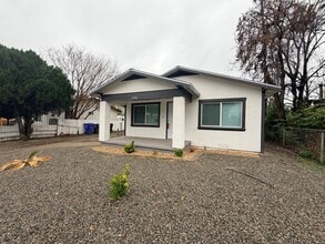 Building Photo - Charming 3-bedroom, 2-bathroom home located in the city of San Bernardino, CA.