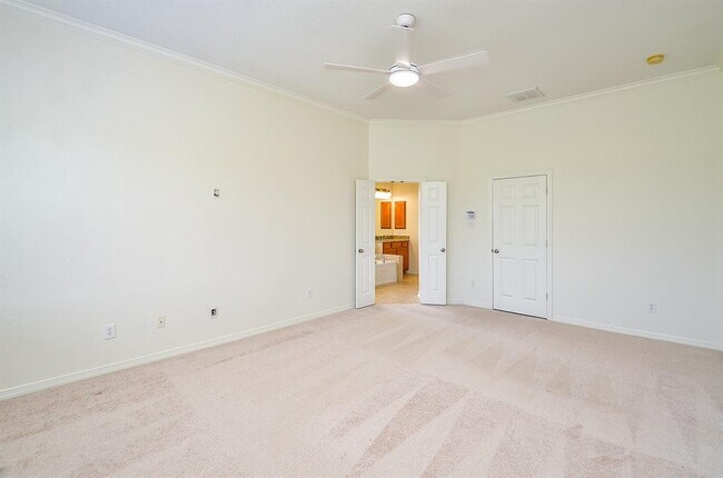 Building Photo - 7706 Bayou Green Ln