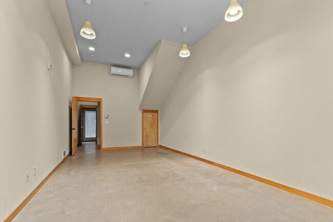 Building Photo - Air Conditioned West Seattle Live/Work Tow...