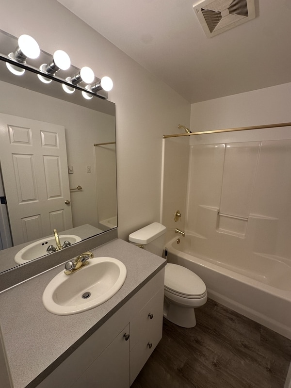 Building Photo - 5106 Green Lake Way N