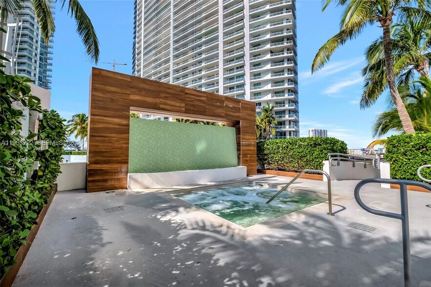 Building Photo - 350 S Miami Ave