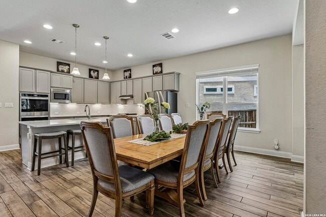 Building Photo - 1136 Aidenbaum