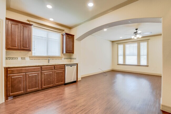 Building Photo - 2724 Forest Park Blvd