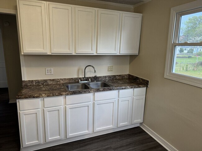 Building Photo - 305 Miller Blvd