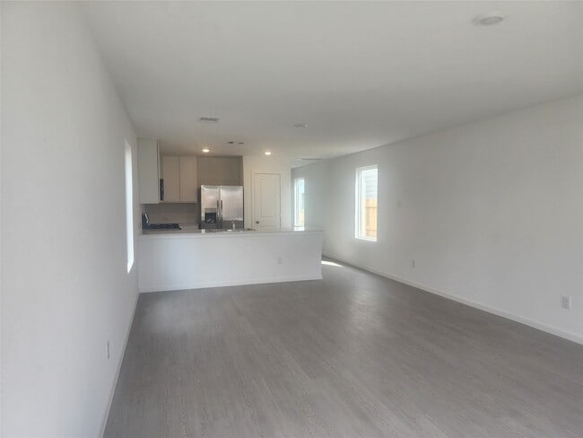 Building Photo - 906 Pertuso Ln