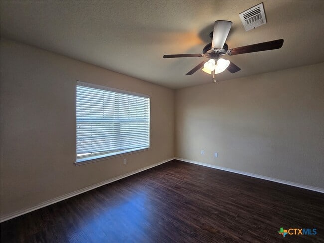 Building Photo - 292 Rosalie Dr