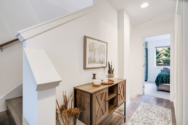 Building Photo - 724 3rd Ave N