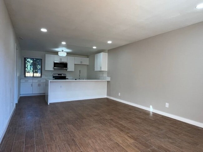 Building Photo - Remodeled 1 Bedroom Unit in the City of Orange