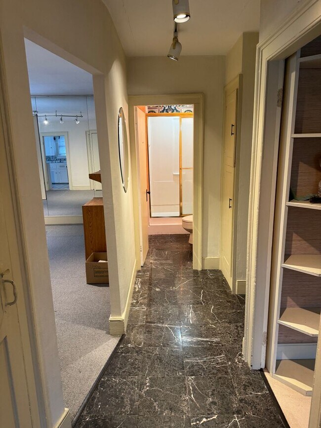 Building Photo - 219 N Main St