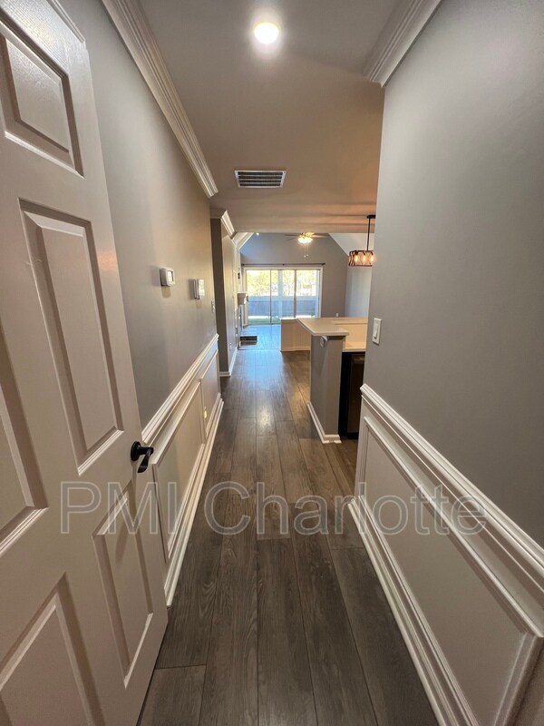 Building Photo - 9225 Ravenwing Dr