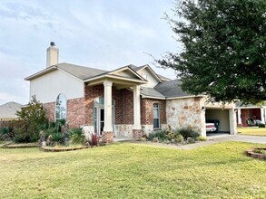 Building Photo - Beautiful 3/2.5 in Midway ISD!