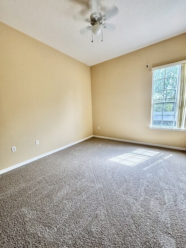 Building Photo - 1545 Cedar Lake Dr