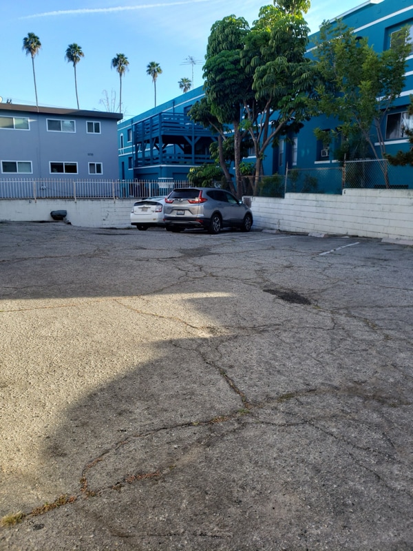 Building Photo - 1909 Beachwood Dr