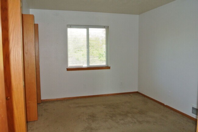 Building Photo - Spacious 3-bedroom, 1 bath home in Albany