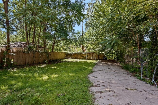 Building Photo - 19329 Stahelin Ave