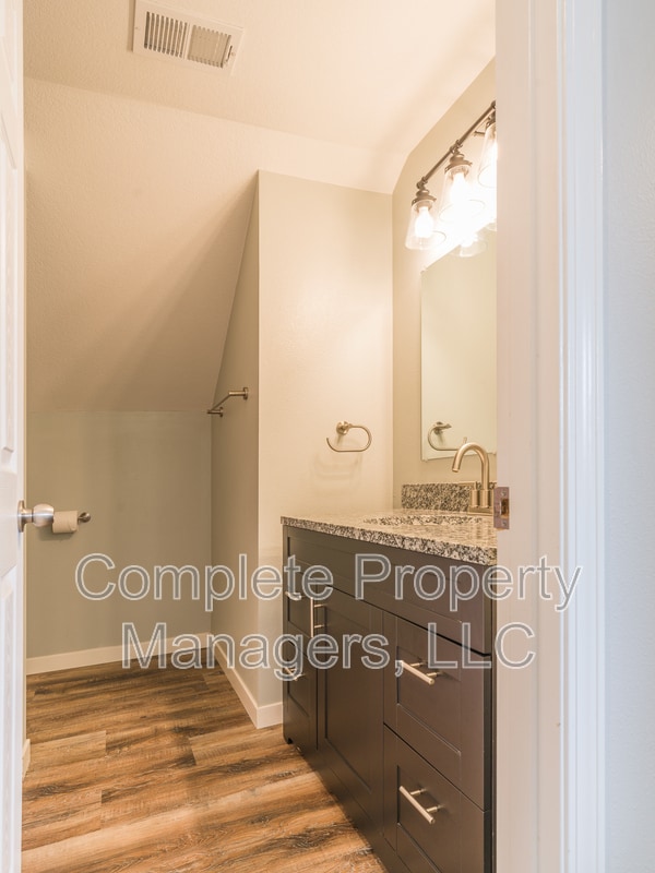 Building Photo - 103 Main St E