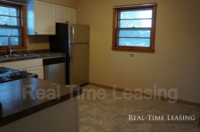 Building Photo - 311 W 74th St