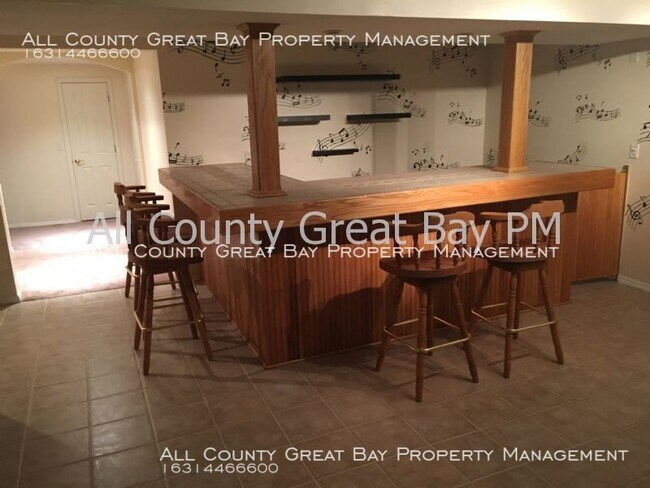 Building Photo - 5 Windjammer Xing