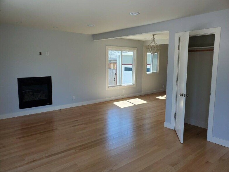 Building Photo - 232 Hazelwood Dr