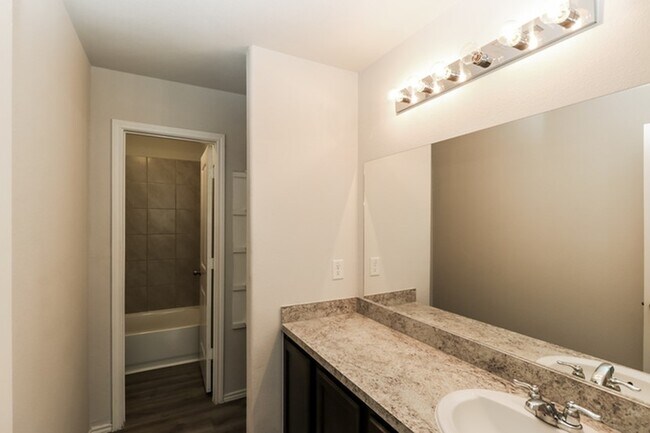 Building Photo - 2744 Madison Ct