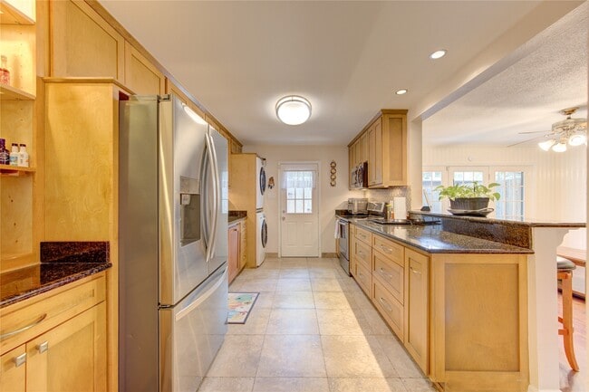 Building Photo - 824 Wax Myrtle Ln