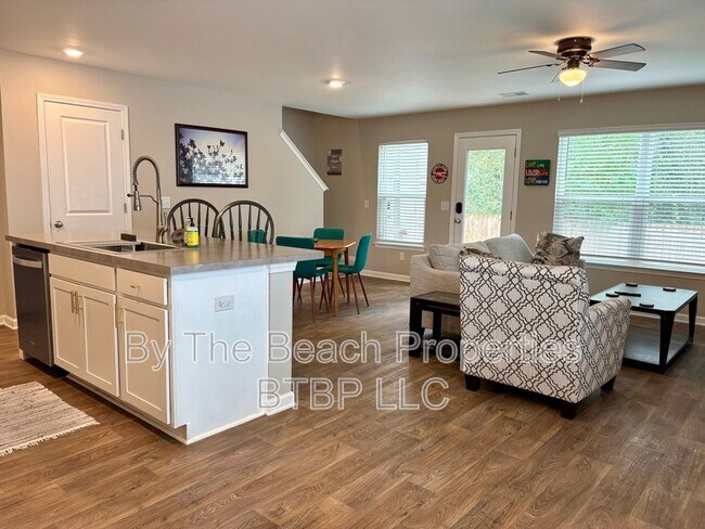 Building Photo - 194 Spencer Cir