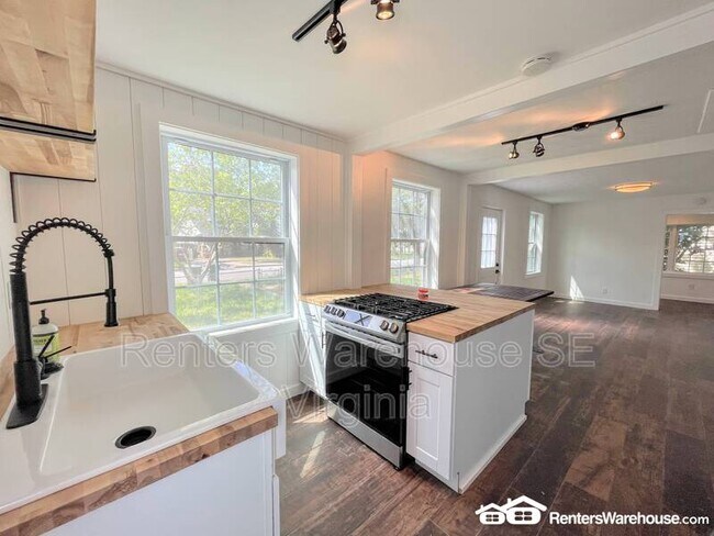 Building Photo - 142 Rogers Ave