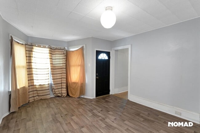 Building Photo - Charming 2BR Duplex in Salem