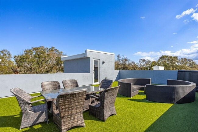 Building Photo - 2700 N Myrtle Ave