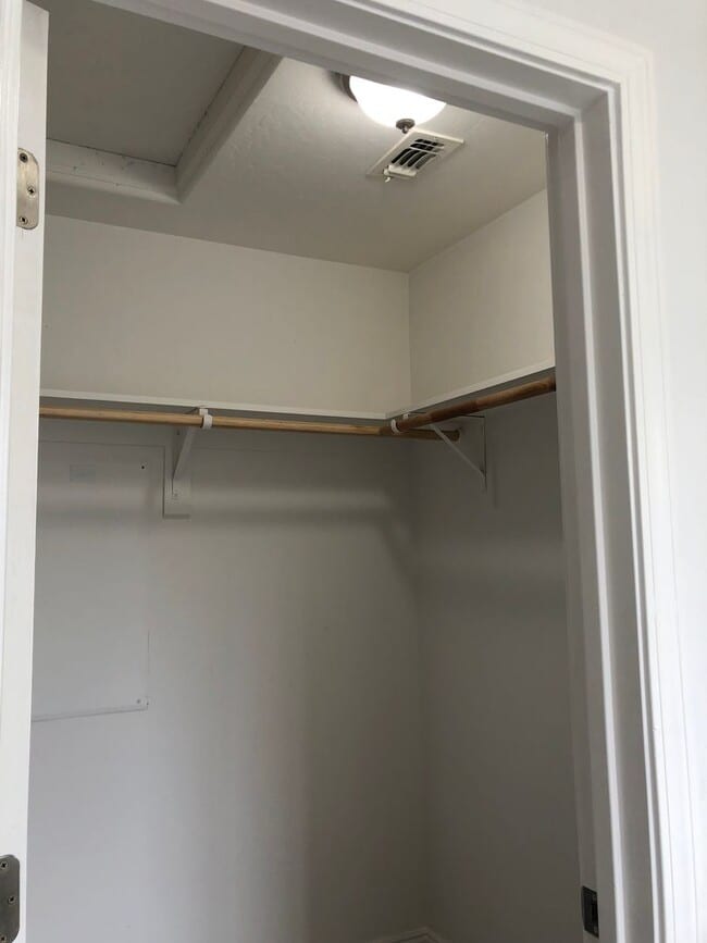 Building Photo - Southwest Bakersfield Home