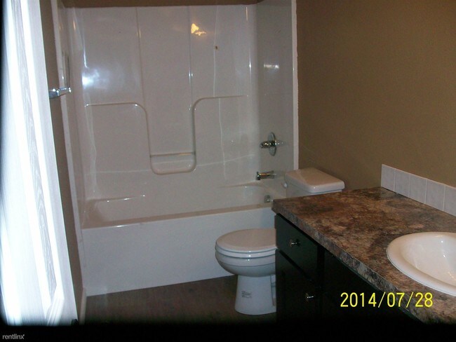 Building Photo - 3 br, 1 bath House - 2419 S Saint Clair Av...