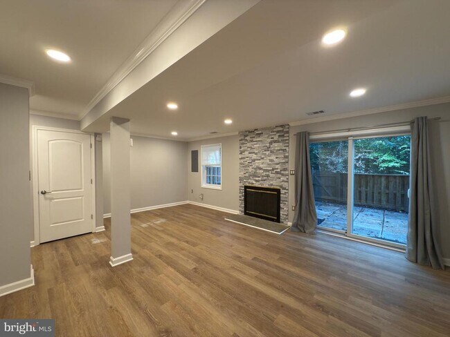 Building Photo - 3945 Wilcoxson Dr