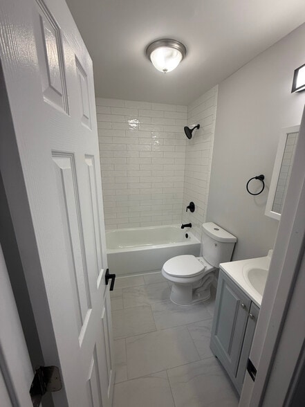 Building Photo - 393 Grove St