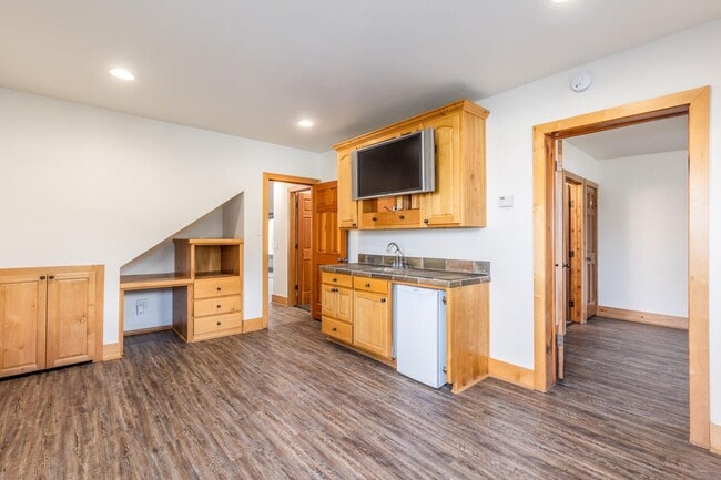 Building Photo - Old Town GEM Just 1 Block from PCMR!