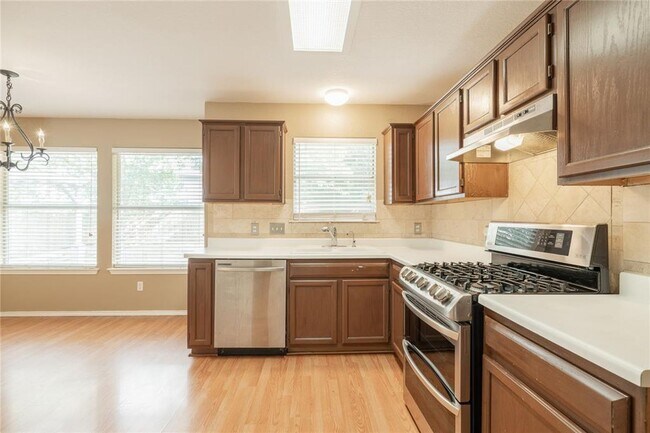 Building Photo - No Carpet! Tons of Space! Beautiful backyard with large covered patio!