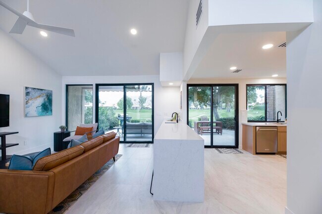 Building Photo - 179 Gran Via