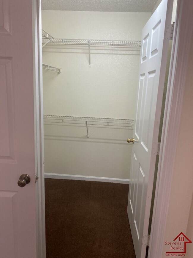 Building Photo - 430 Oriole Dr