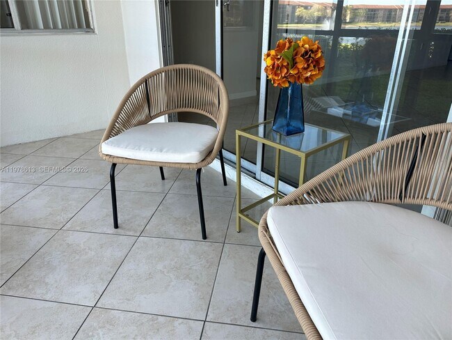 Building Photo - 901 SW 141st Ave