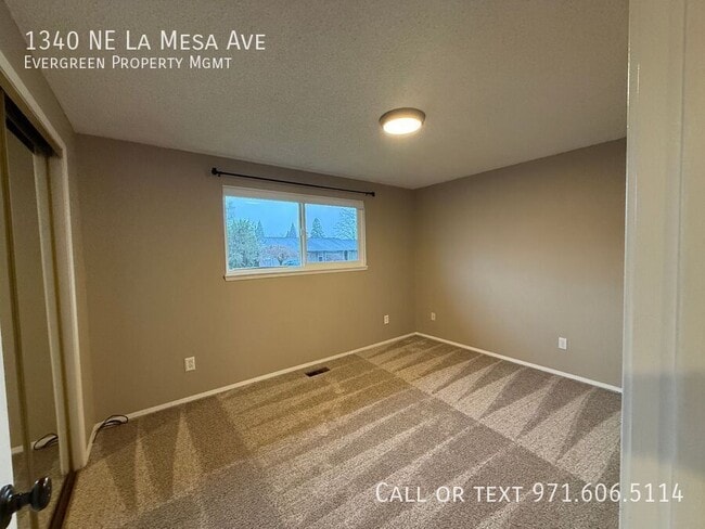 Building Photo - 1340 NE La Mesa Ave
