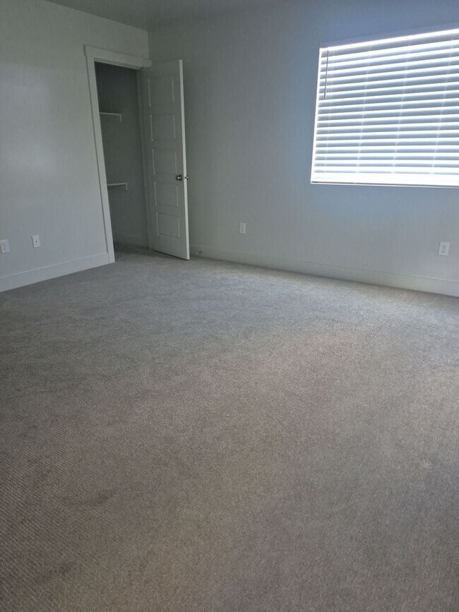 Building Photo - 4051 Cerro Wy