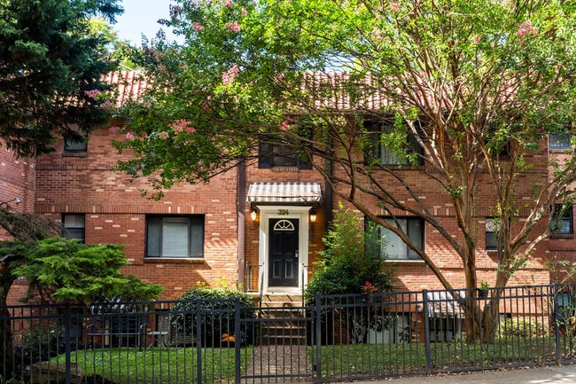 Building Photo - 324 3rd St NE