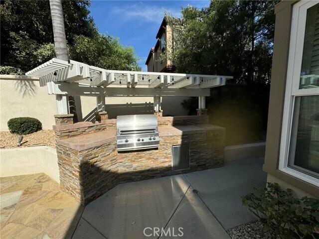 Building Photo - 6 Lakeridge
