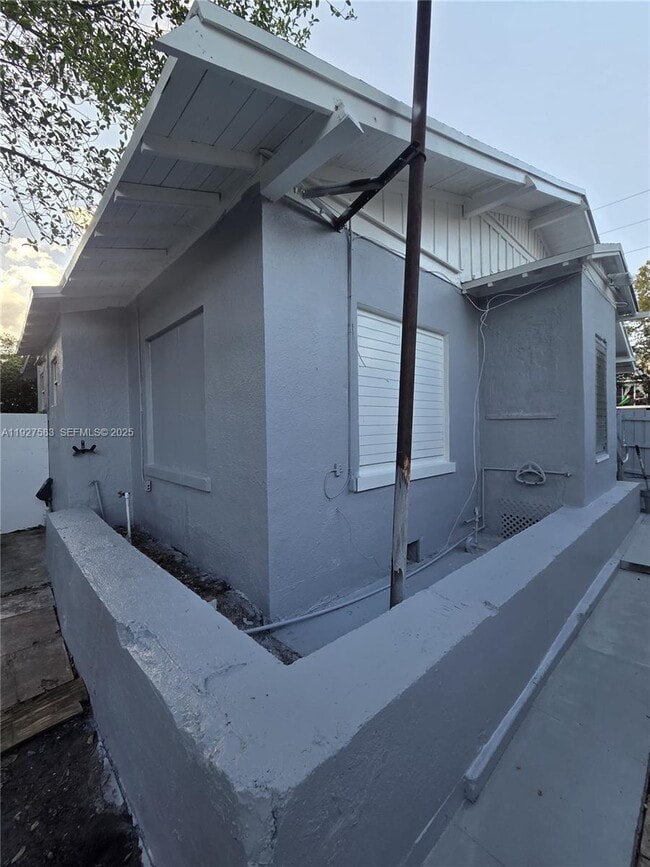 Building Photo - 568 SW 3rd St